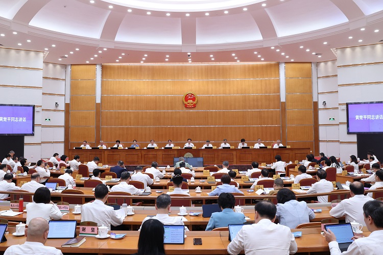 2024年7月31日上午，省十四届人大常委会第十一次会议举行第二次全体会议。李小萌 摄.jpg